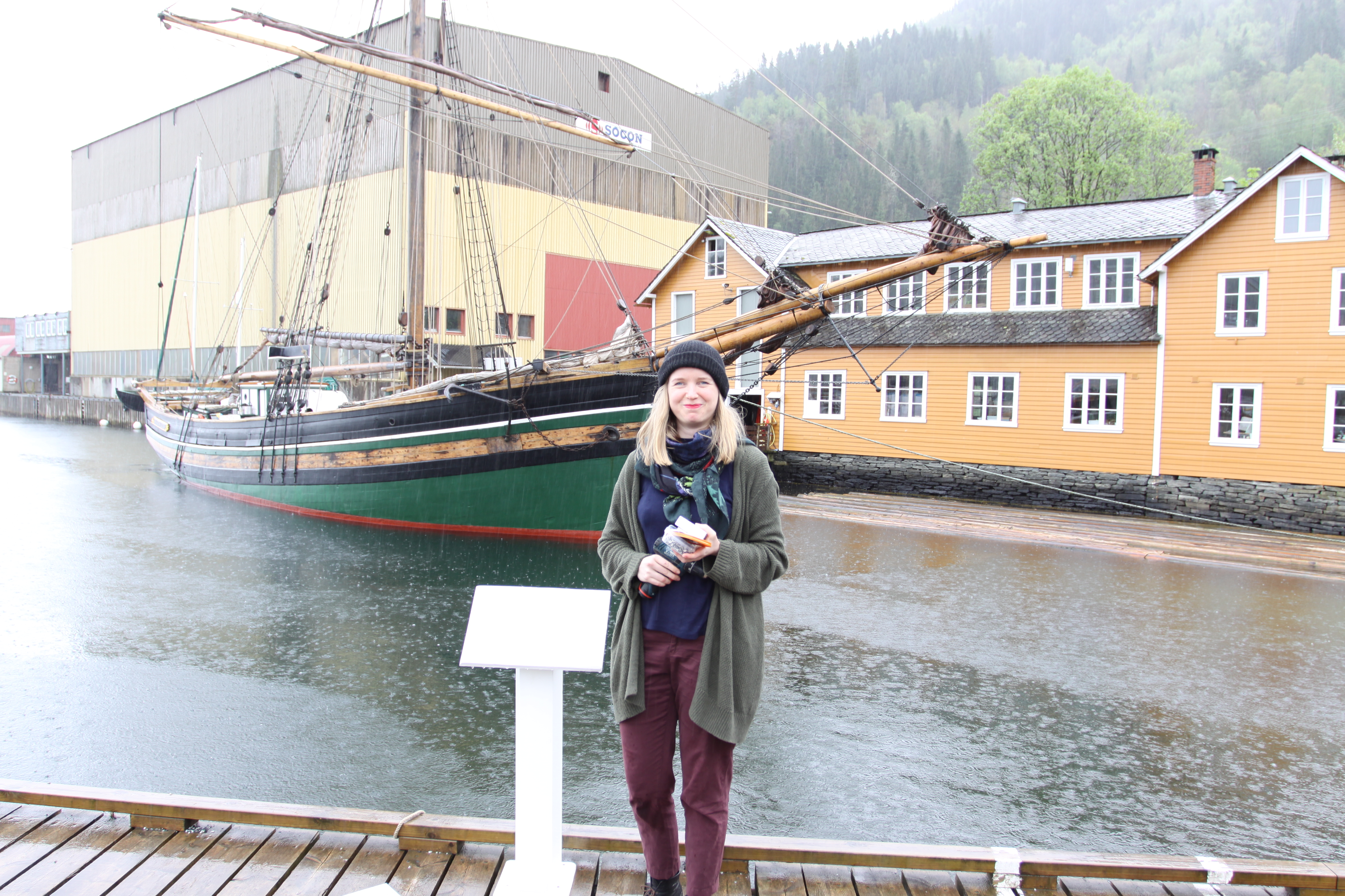 Fillmskaper ved HFS installerer beacon ved S/J Mathilde